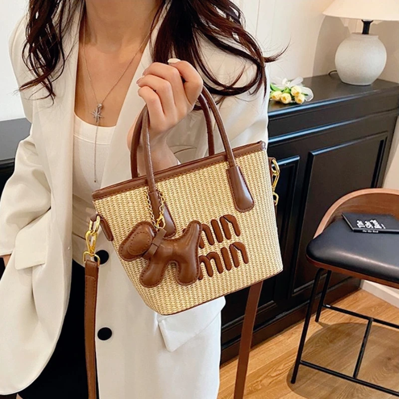 

Modern Women Bag Featuring New Model Design Creative Individual Underarm ShoulderBag ForTheTrendsettingAnd StyleAware Individual