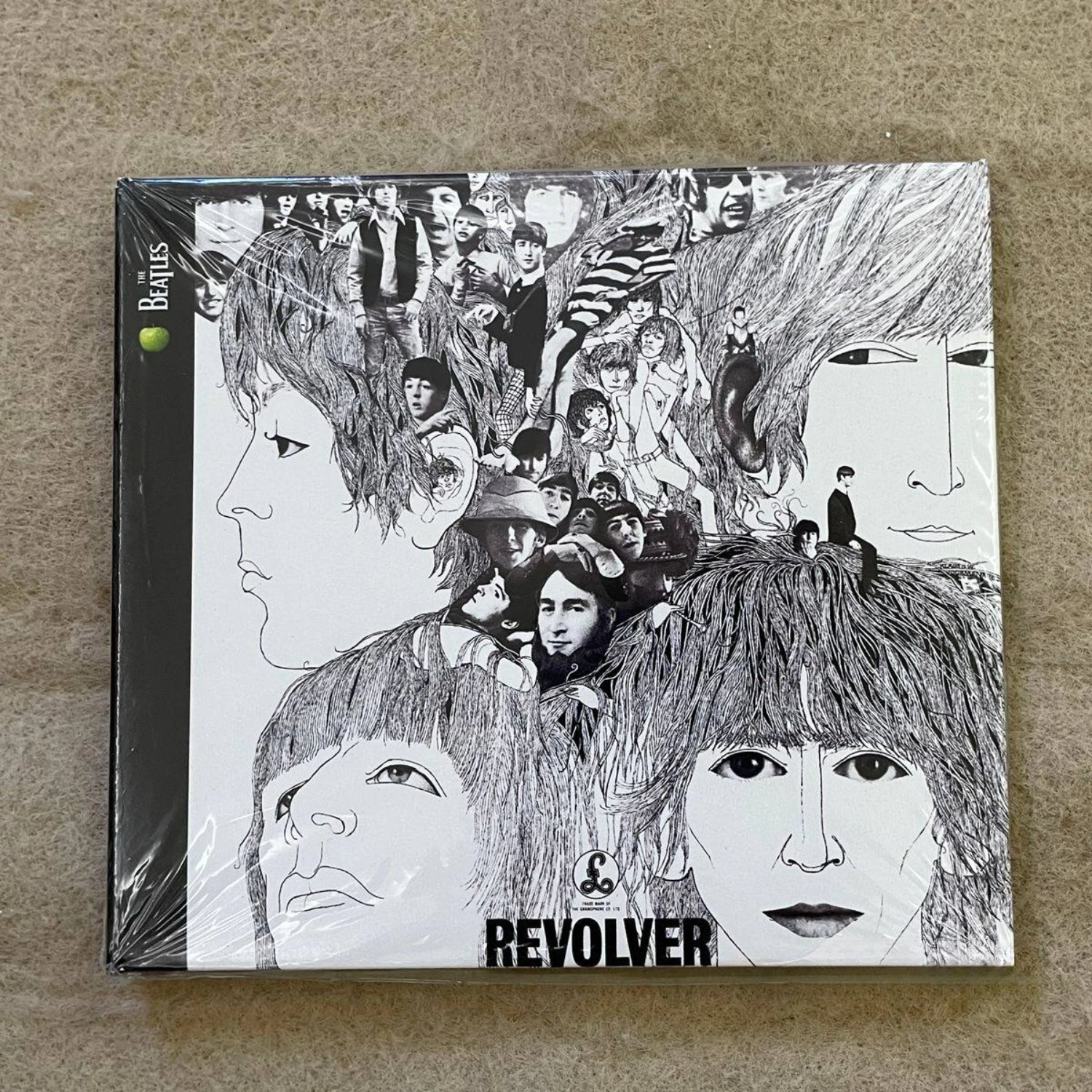 

The Beatles Revolver Classic Pop Psychedelic Rock Audio CD Clear Digital Sound Collectible for Fans Home Art Decor Music Display