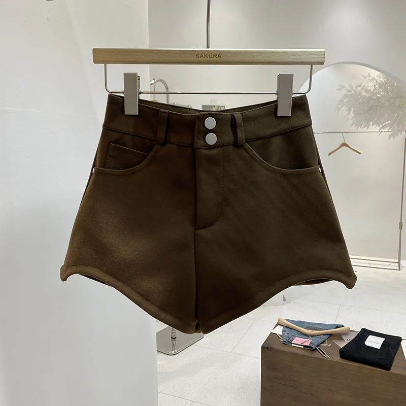 Brown Woolen Shorts for Women in Autumn and Winter 2025 New Retro Style Slim High Waisted Hot Pants Wide Leg Boot Shorts