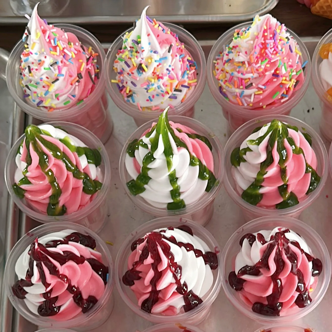 250ML 9OZ Sundae White Vanilla Cream Milk Mixed with Strawberry Sweet Sour Free-flowing Mouthfeel Stall Cart Display Props Sauce