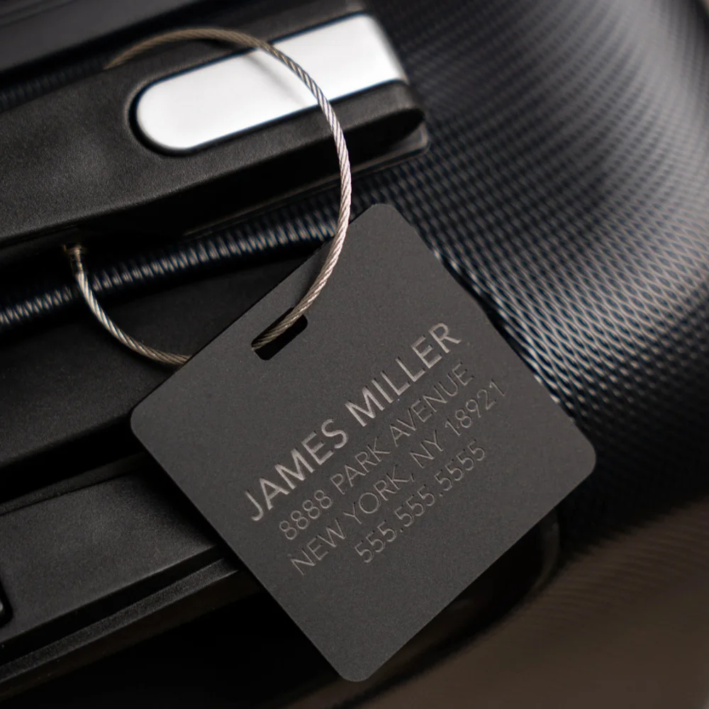 Customize a square luggage tag, a personalized luggage label engraving gift, cut the text to personalize your travel bag, elegan