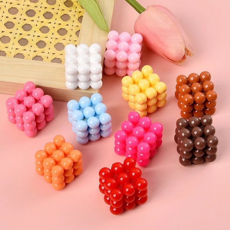 

Имитационные свечи, стереоаксессуары, настольные украшения, брелоки, цепочки для мобильных телефонов, аксессуары из смолы, ювелирные аксессуары