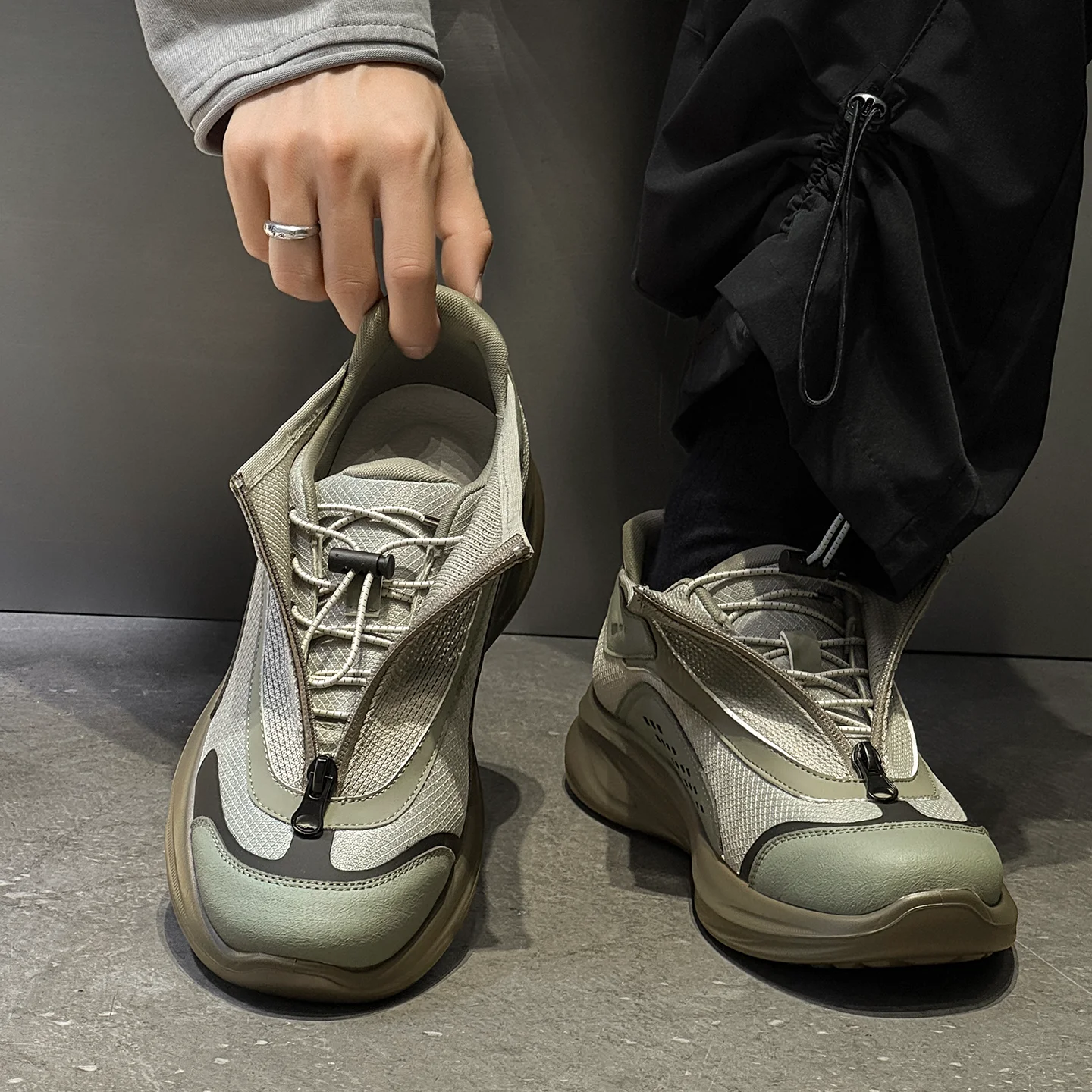 2025 Designer Brand Luxury Men's Walking Shoes Women's Sneakers Thick Bottom Hiking Women's Sneakers Flat Casual Sneakers