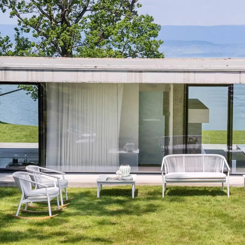 طاولات وكراسي الروطان الخارجية، فناء ترفيهي، طاولات وكراسي شرفة واقية من الشمس مقاومة للماء في الفنادق، حديقة إبداعية