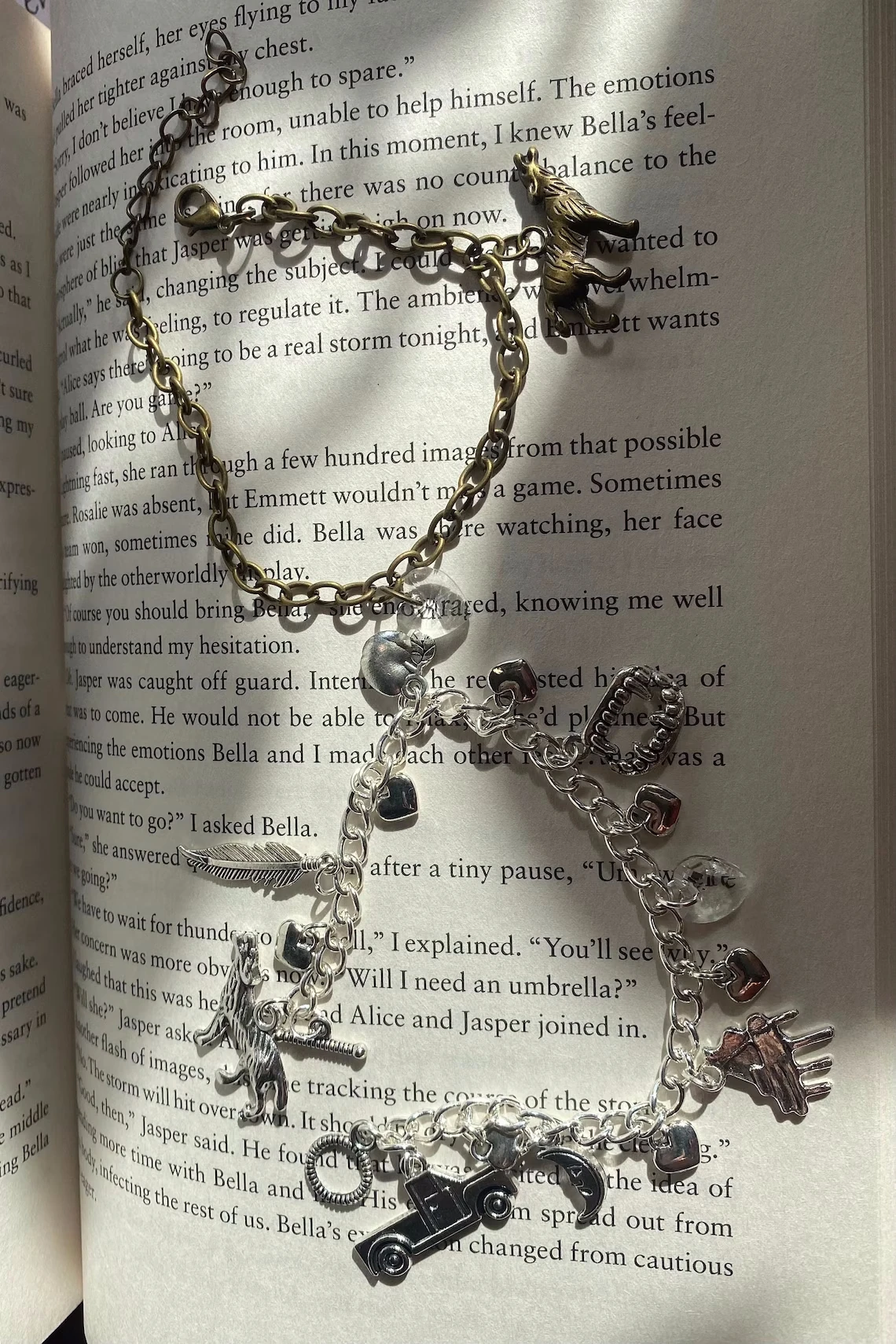 Handmade Twilight Charm Bracelet | Bella\'s wolf and crystal heart | Twilight saga fan art | Twilight inspired charm bracelets |