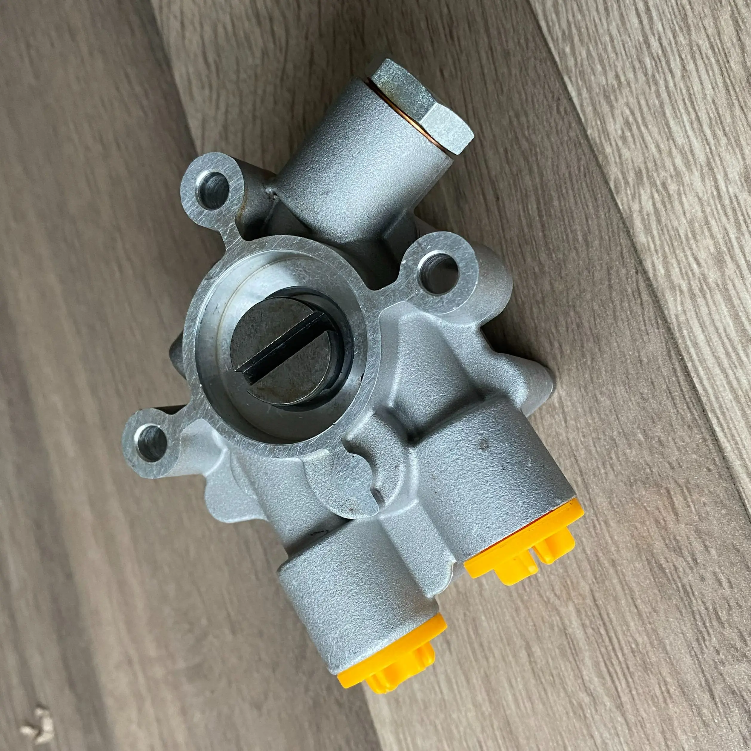 

OE 1695495 1797650 1797650R 7018955150 Fuel Pump Diesel engine for For DAF CF85 XF95 XF105 New