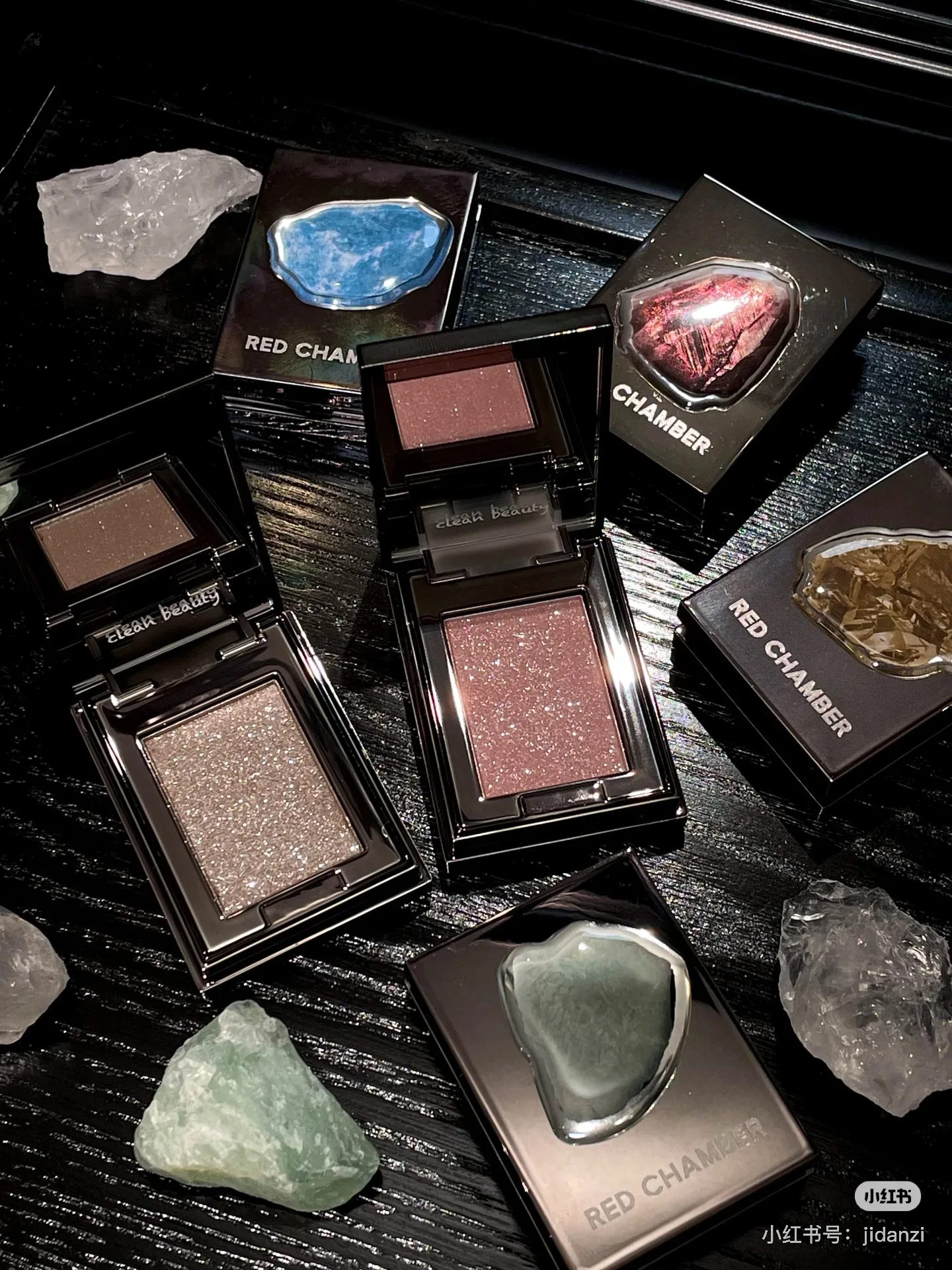 Red Chamber Mehrzweck-Monochrom-Lidschattenpulver, Kristallschimmer, rauchiger, funkelnder Textmarker, glatte, seidige Textur, einfache Mischung, 2 g