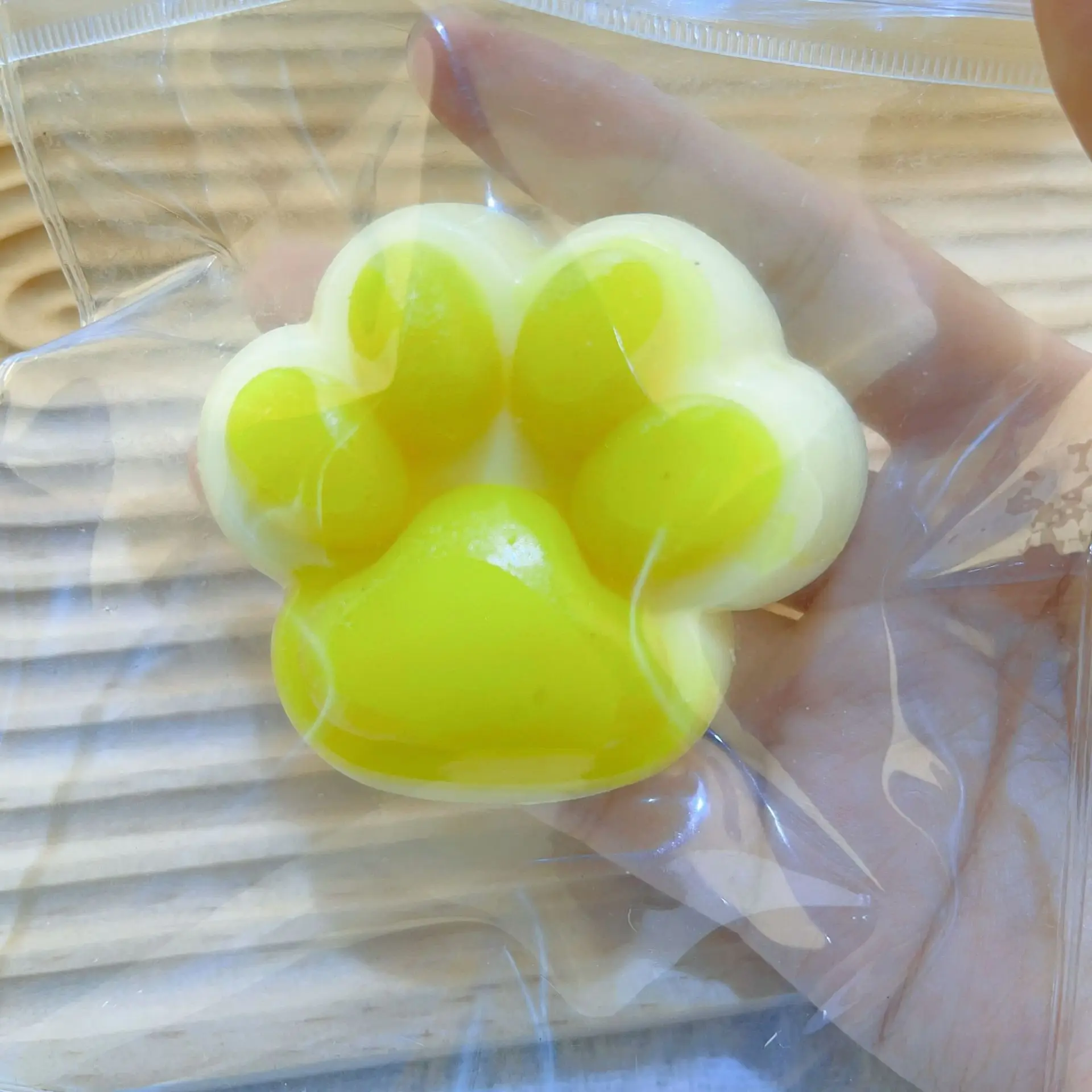 1pc Soft Green Grape Cat Paws Toys Slow Rebound Decompression Toy Silicone Cat Paw Squeeze Toys Reduce Stress Kids Toys Gifts