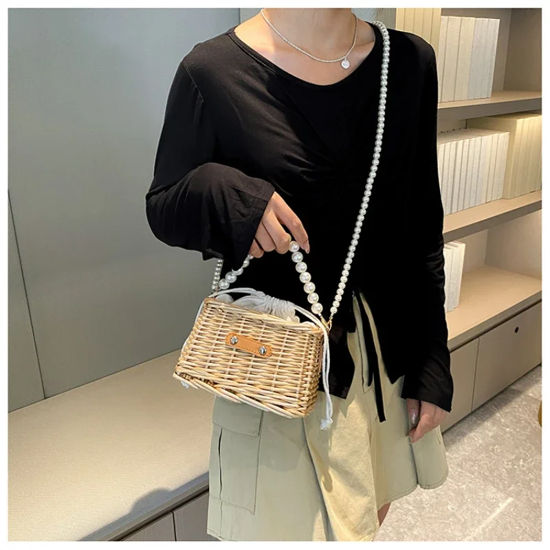 2024 High Quality Hand Made Beads Pearl WOMEN Handbag Fashion Trend Beach Vacation Party Shoulder Bags HARD Bolsa Transversal