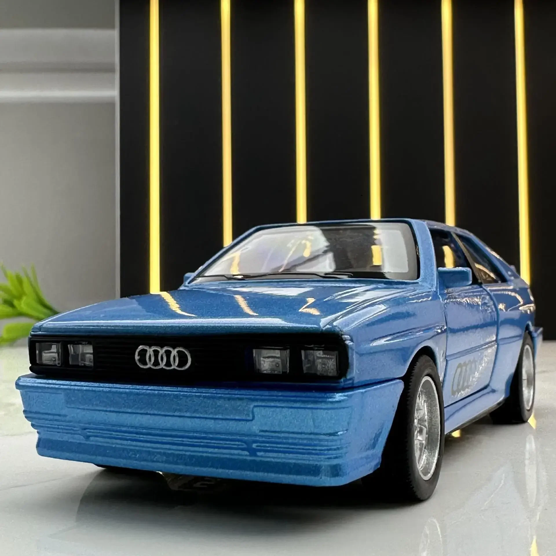 Modèles de voiture Audi Qufresh 1980 en alliage moulé sous pression, modèle de véhicules, portes ouvertes, dos nervuré, voiture de sport pour adultes, cadeaux de collection, 1:36