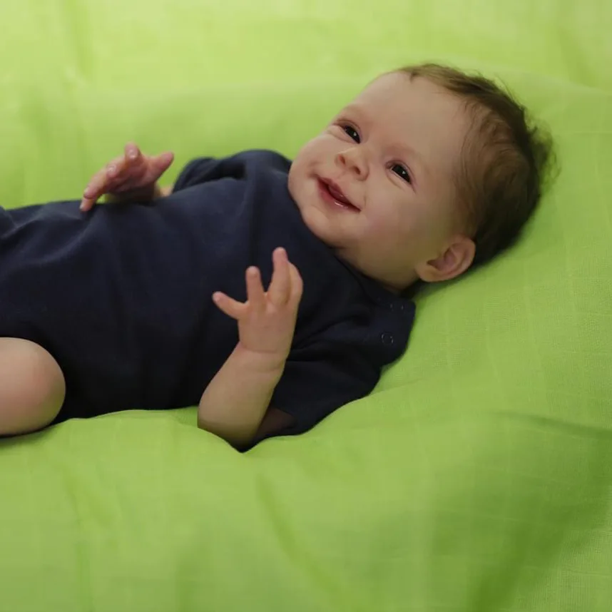 Uroczy Sebastian Bebe Reborn Dziewczynka Miękkie Ciało Silikonowy Winyl z Włosami Wszytymi w Żywiczę Miękki w Dotyku Realistyczny Prezent dla Noworodka Dziewczynki