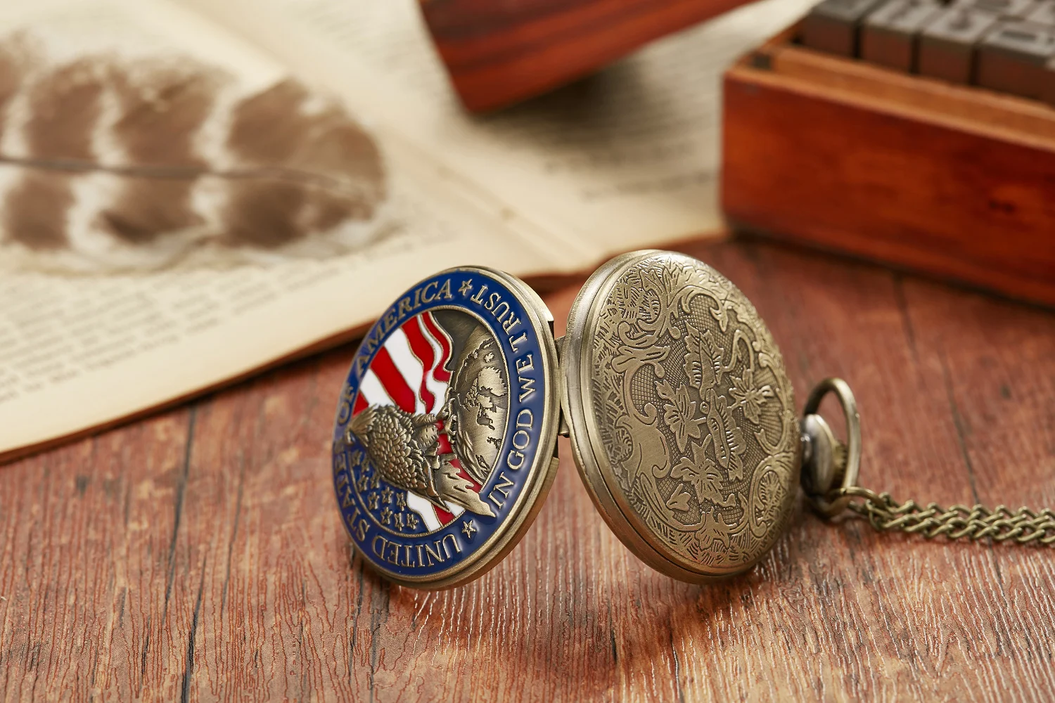 IN GOD WE TRUST American Eagle Quartz Pocket Watch Vintage Bronze United States of America Necklace Pendant Best Collectibles