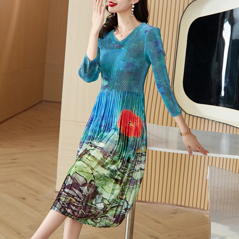 

2023Autumn/Winter New Pleated Print Dress Silk Elastic Loose Large Slim V-neck Knee Length A-line Dress Knee Length Gown