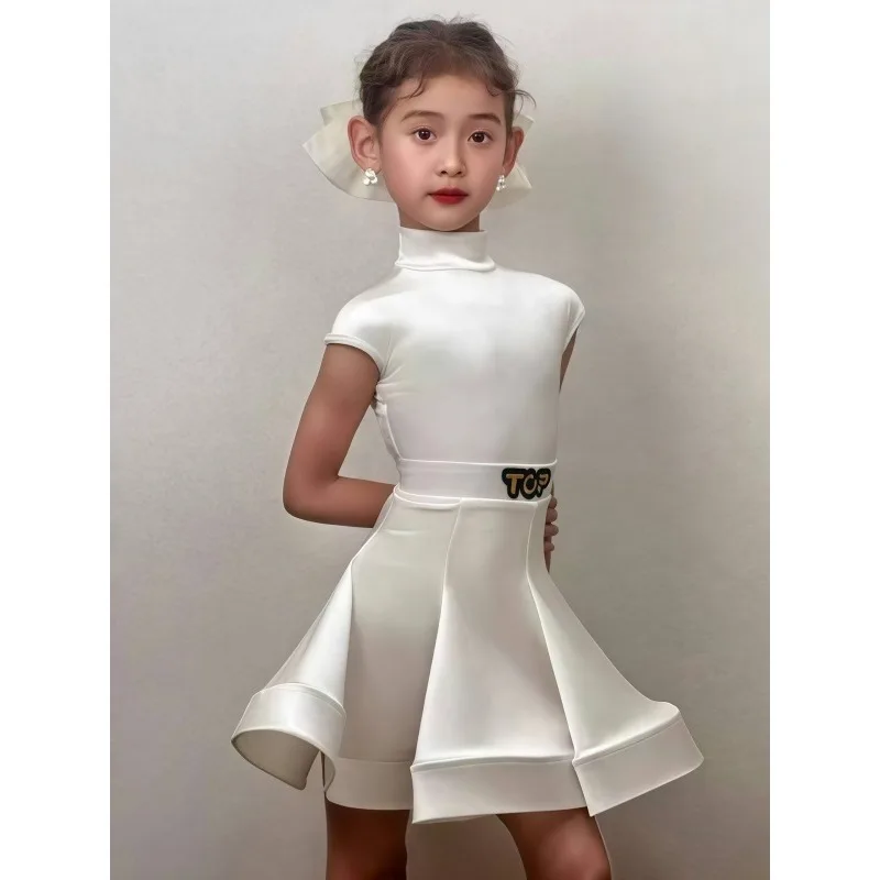 맞춤형 소녀 라틴 댄스 드레스 밝은 흰색 벨벳 하이넥 어깨 라인 소매 피쉬본 조절 경연복