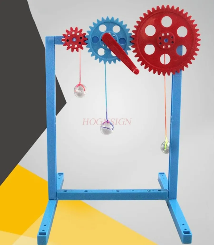 Gear transmission experiment, student technology production, science class, handmade DIY material toys