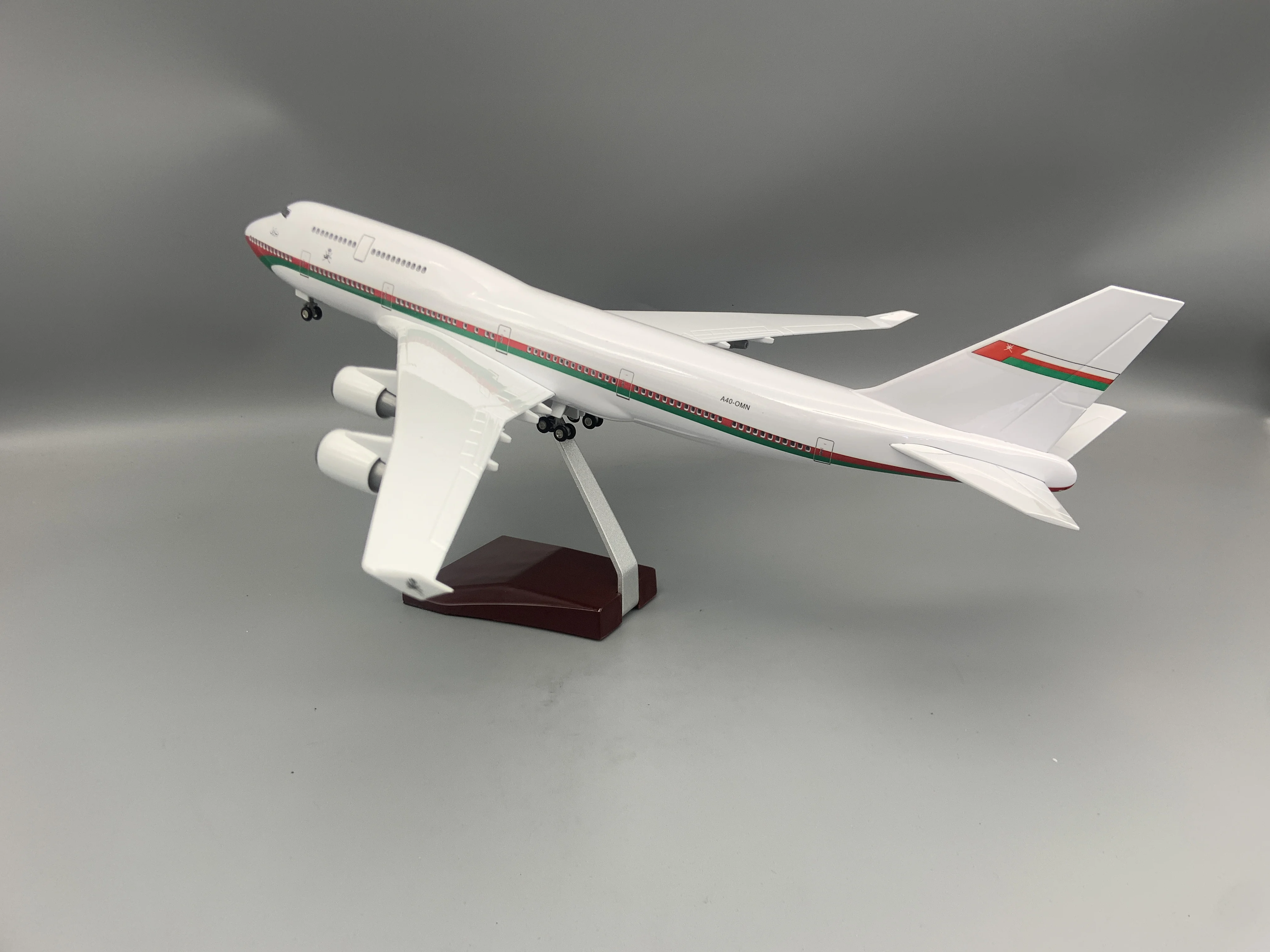 

Model Plane Display B747 Presidential Aircraft of Oman Airlines 747 47cm Large Model Toy Diecast Airplane Model Kits with