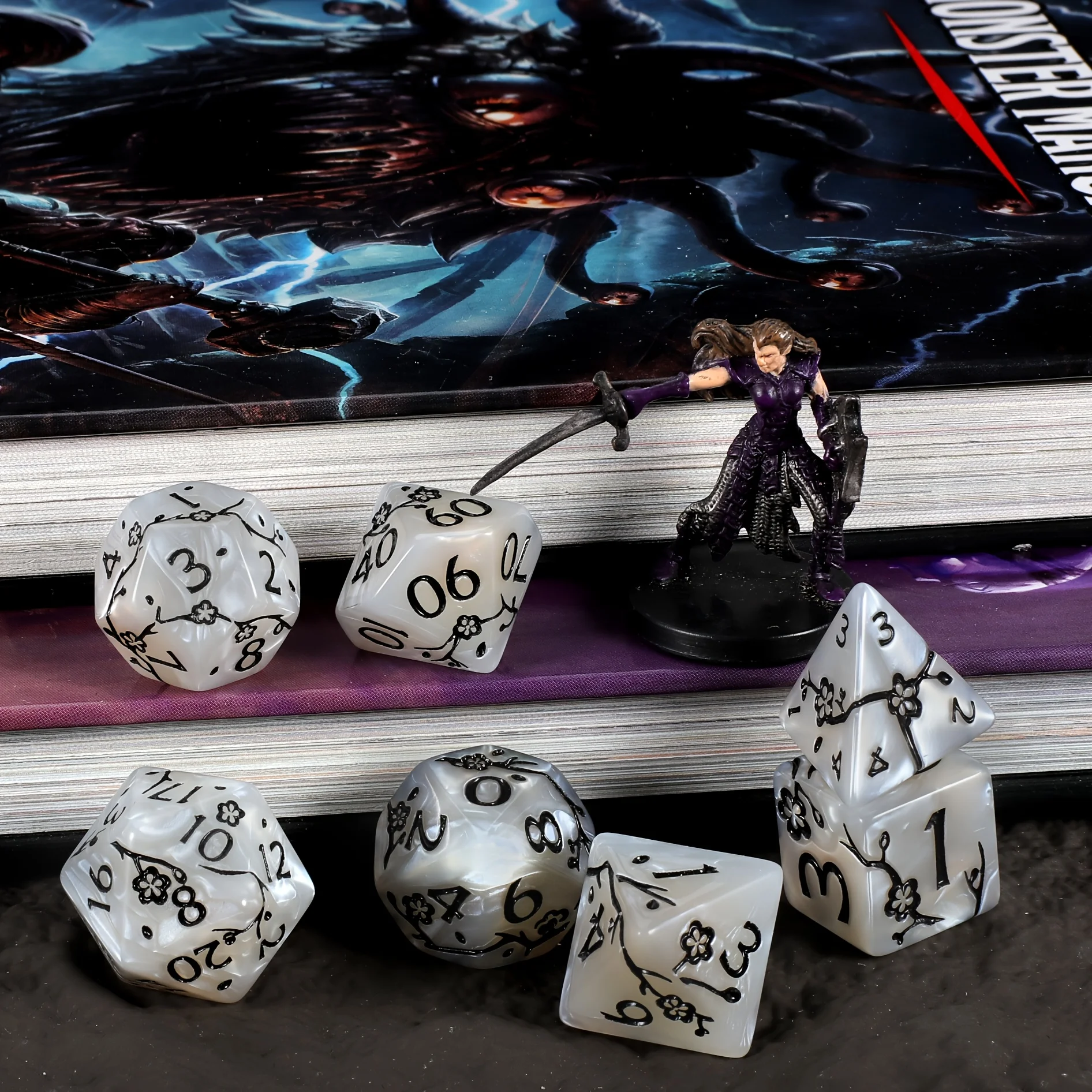 DND Würfelset - 7-teiliges Pflaumenblüten-Polyeder-Würfelset mit Würfelbeutel für D&D RPG MTG Rollenspiele Tischspiele & DM & Würfel-Goblin