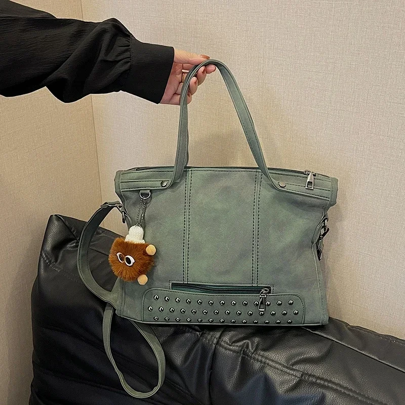 

Лидер продаж, сумки-тоут из искусственной кожи большой емкости на молнии, модные универсальные сумки на плечо с заклепками, внутренний карман на молнии, швейные нитки