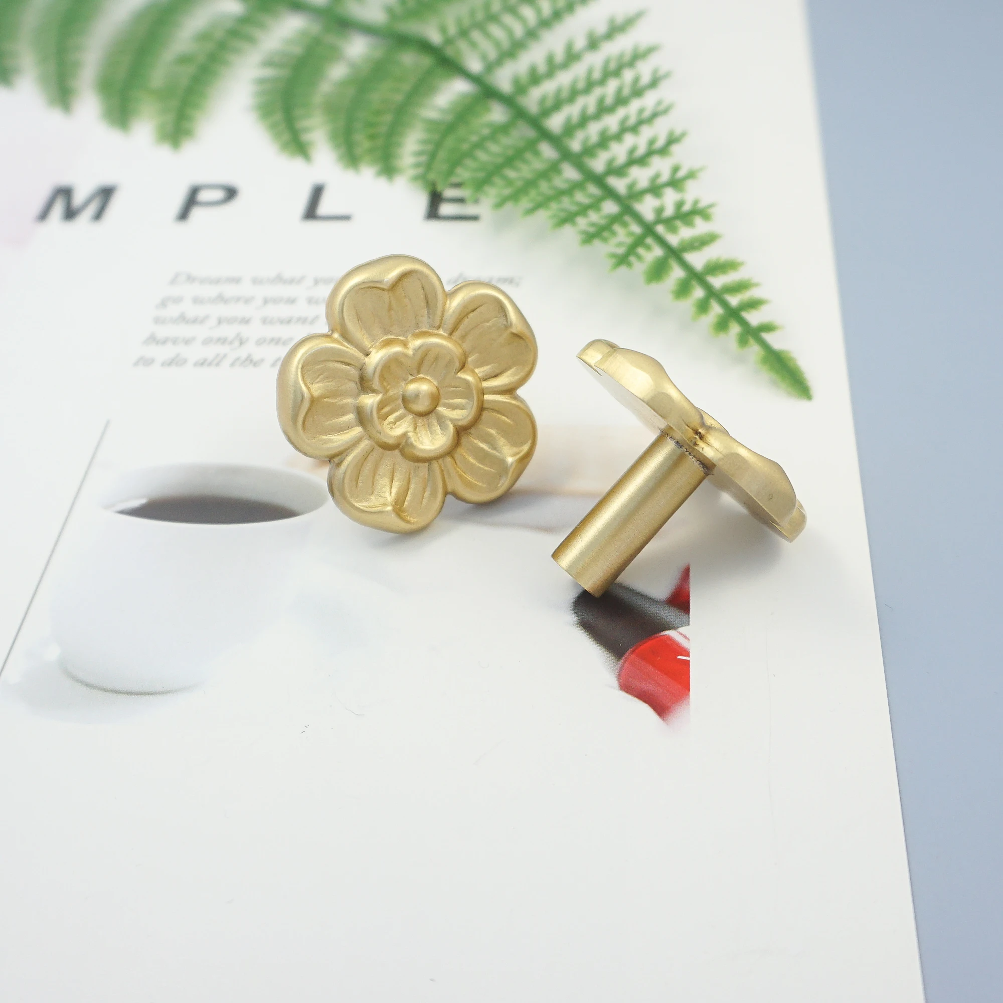 Gold Flower Cabinet Drawer Handles Brass Furniture Hardware Handle Single hole Wardrobe Closet Door Knobs Kitchen Cupboard Pull