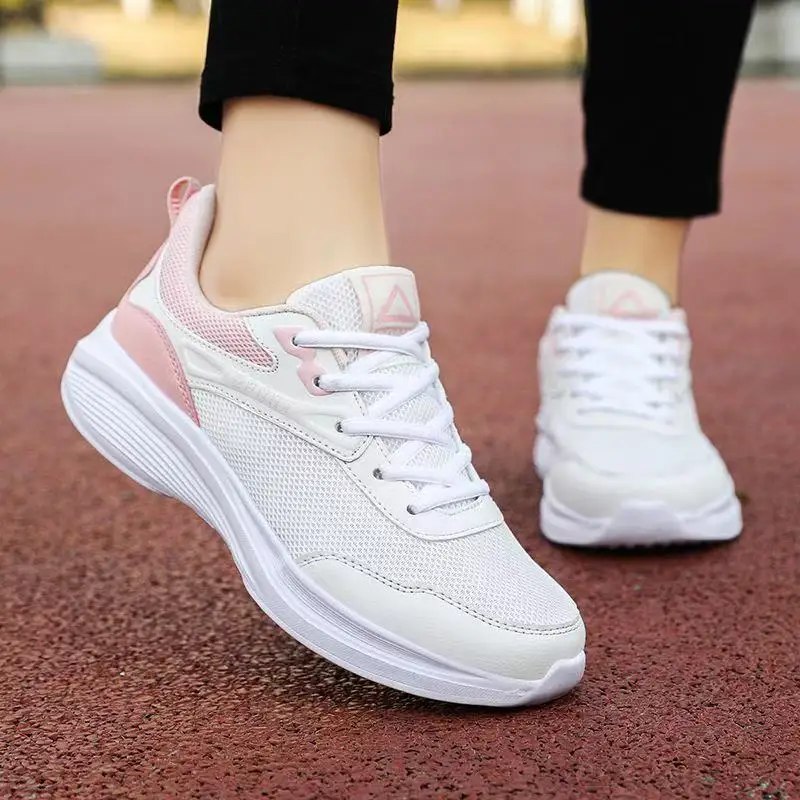 

New Spring 2025 fashionable and breathable running shoes for women, soft and elastic shock-absorbing sports shoes