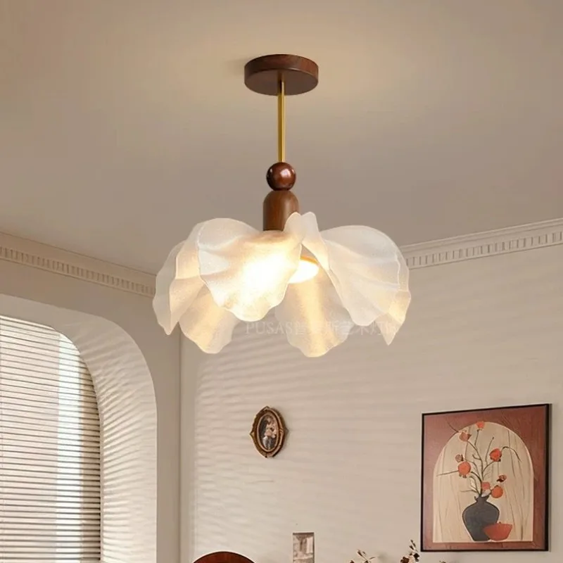 Medieval flower chandelier French retro light 2026 new petal premium bedroom study light