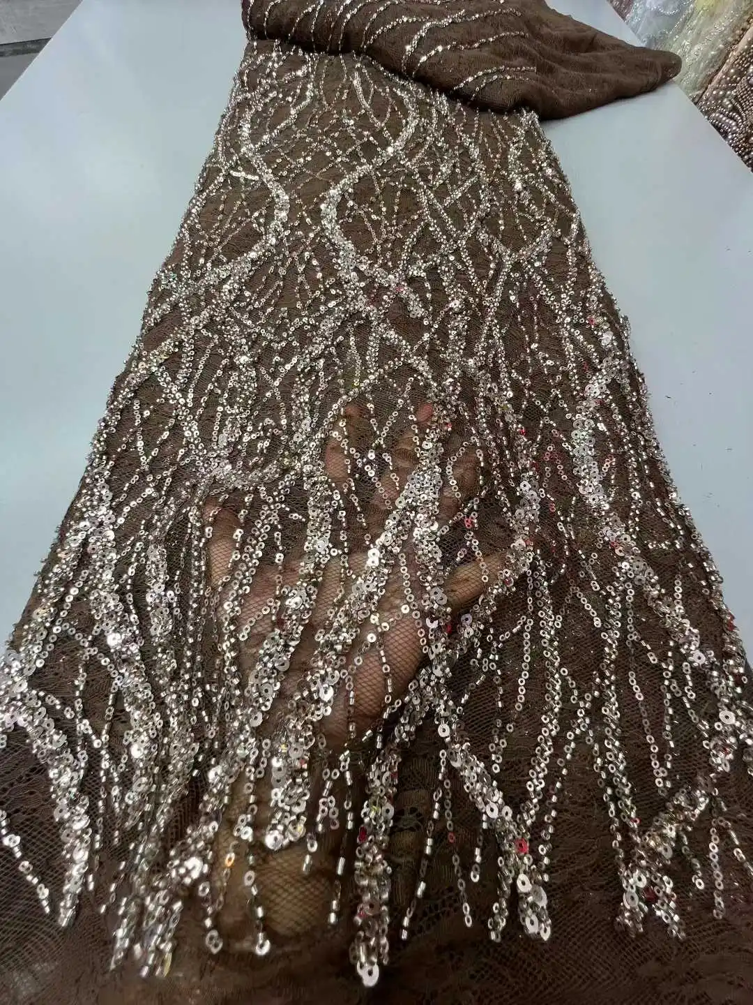ผ้าลูกไม้ทูลล์ประดับลูกปัดทำมือแบบคลาสสิกของไนจีเรีย ปี 2025 ผ้าลูกไม้ปักเลื่อมหรูหราแบบแอฟริกันสำหรับชุดราตรีผู้หญิง