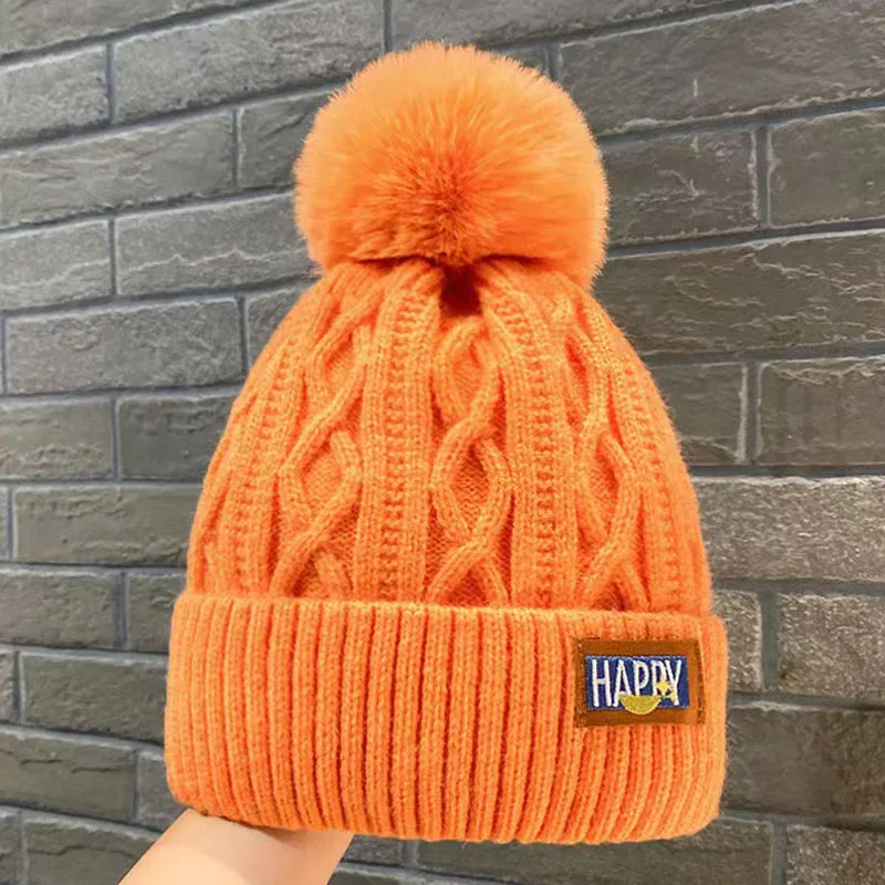 Berretti di moda caldi invernali Cappelli lavorati a maglia per le donne Ragazze Palla di pelliccia sintetica Berretti di lana Skullies Ricamo Cappello foderato in pile a prova di freddo