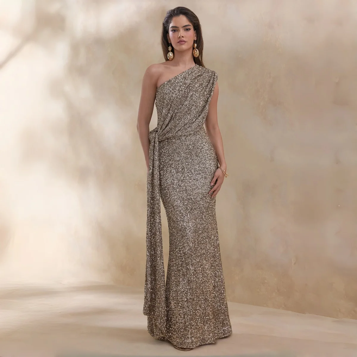 Einschultriges, drapiertes Pailletten-Meerjungfrauenkleid mit Taillenband und langem Schleier, figurbetontes Maxi-Abendkleid für Gala- und Hochzeitsgäste