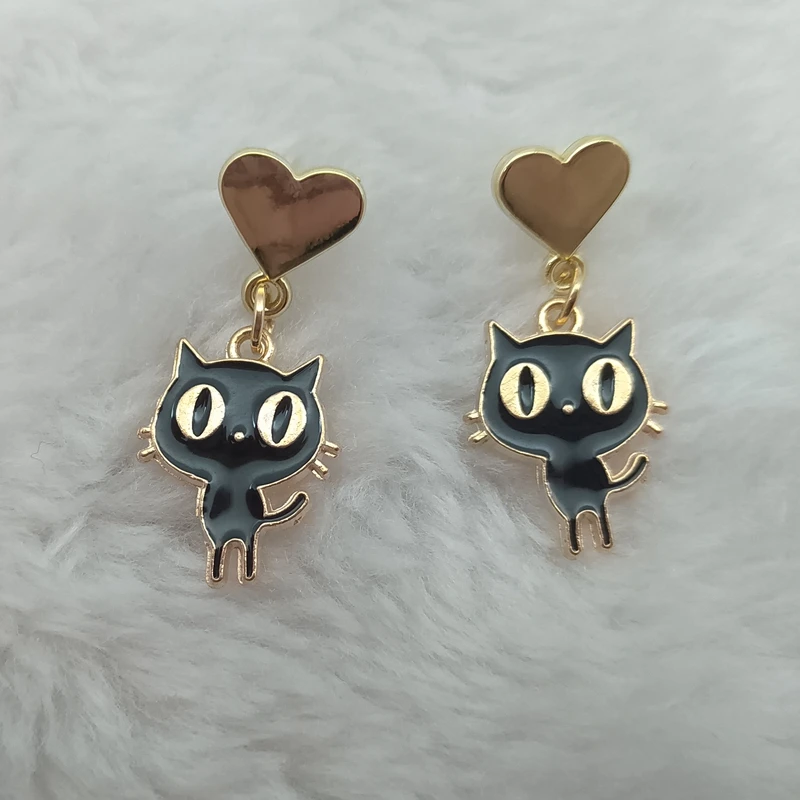 Новые-эмалированные-черные-и-белые-серьги-с-котом-модные-милые-Коты-с-мультяшными-черными-и-белыми-кисками-серьги-ювелирные-изделия-подарок-для-женщин