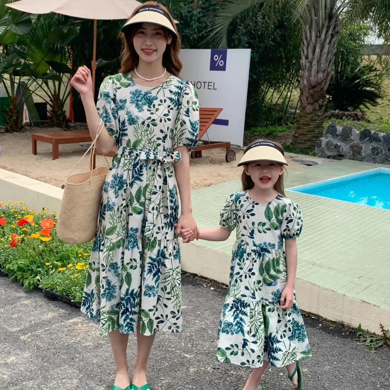 

Vacation Look Mom and Daughter Equal Beach Dress Korean Summer Mother and Baby Girls Green Short Sleeve Dresses Women Clothing