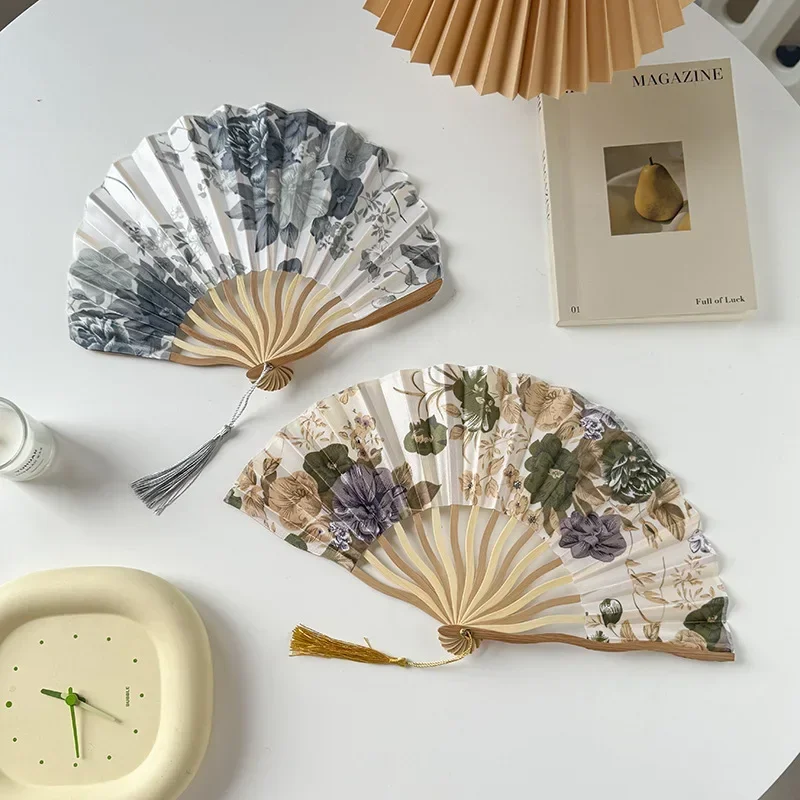 

Portable Hand Fold Fan New Chinese Style Dance Props Retro Shell Fan Woman Men Bamboo Wood Silk Flower Folding Fan