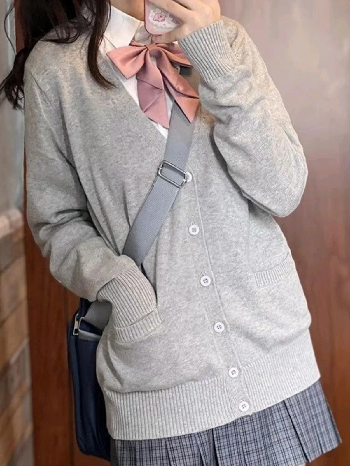 ゆったりとした長袖ニットピンクセーター JK制服風 レディース オープンカーディガンコート 秋シーズン スイートスタイル Vネック