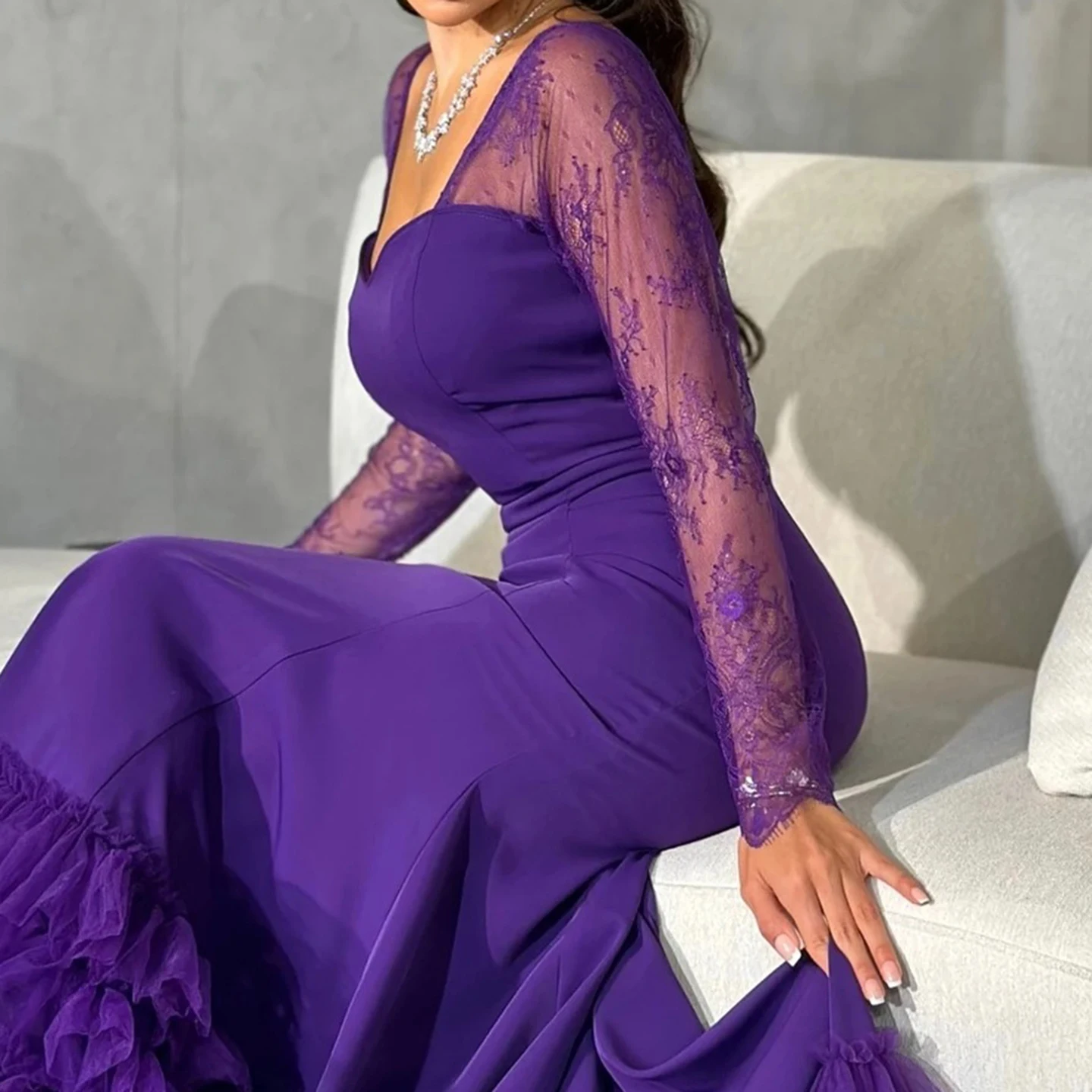 パープルマーメイドイブニングドレス レース付き 長袖 恋人ネックライン ティアードチュール フリル裾 フォーマルパーティー プロムドレス
