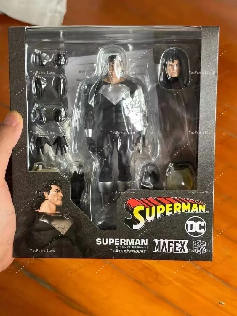 En stock: Figura de acción coleccionable Medicom MAFEX Superman: La Muerte y la Regresión de Superman, Set Negro Kryptoniano, Reeditación, Regalo