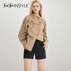 TWOTWINSTYLE camicie floreali impiombate solide per le donne camicetta con bottoni Patchwork Chic a maniche lunghe con risvolto elegante moda femminile