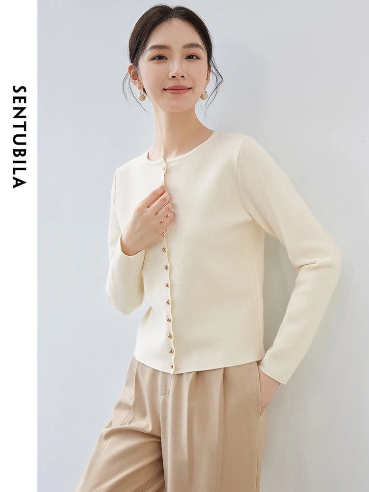 SENTUBILA Women Simple Knitted Pullovers   2024 Spring Autumn Wave Edge O Neck Metal Single Breasted Elegant Tops W43H56369