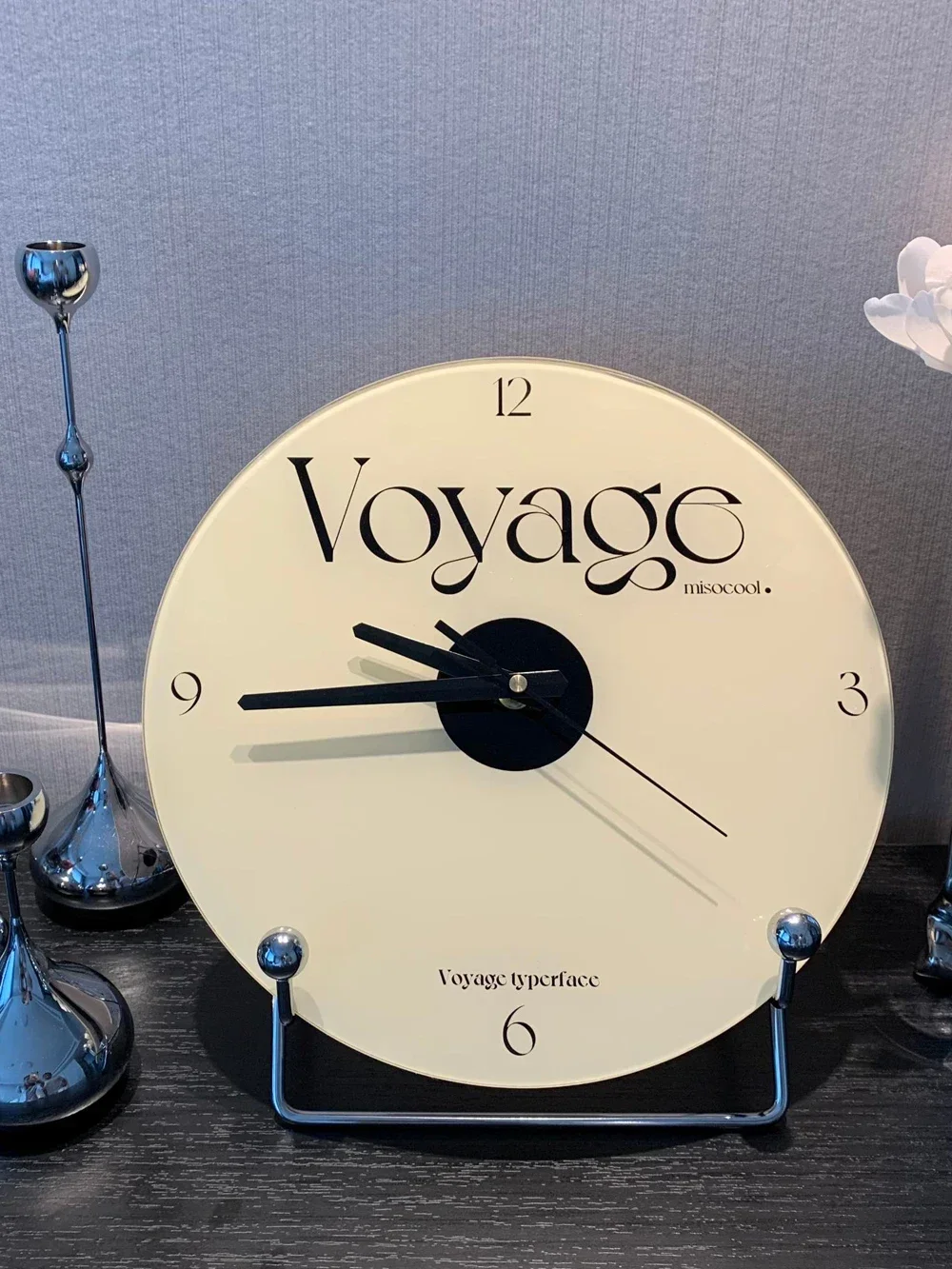 

Simple letter clock living room glass silent no punching ornament table hanging clock