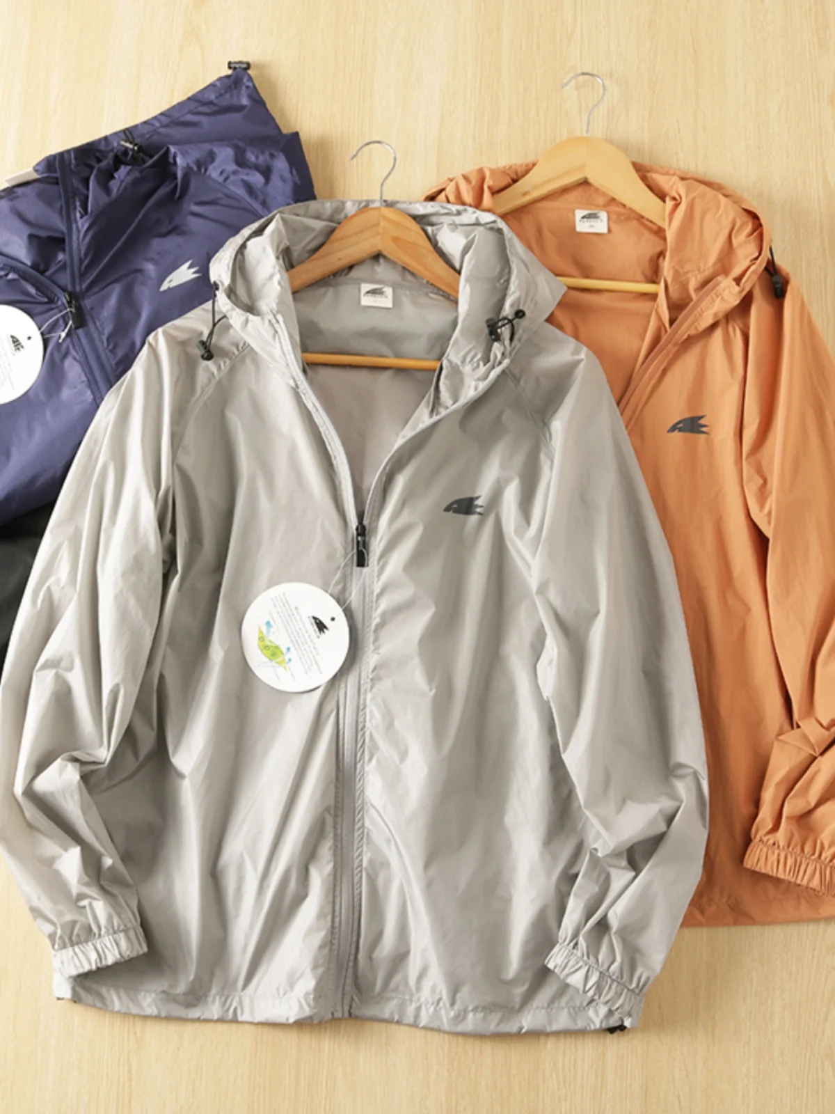 

Легкая уличная одежда в скандинавском стиле с капюшоном, солнцезащитный костюм для пар, летняя дышащая ветрозащитная куртка для мужчин и...