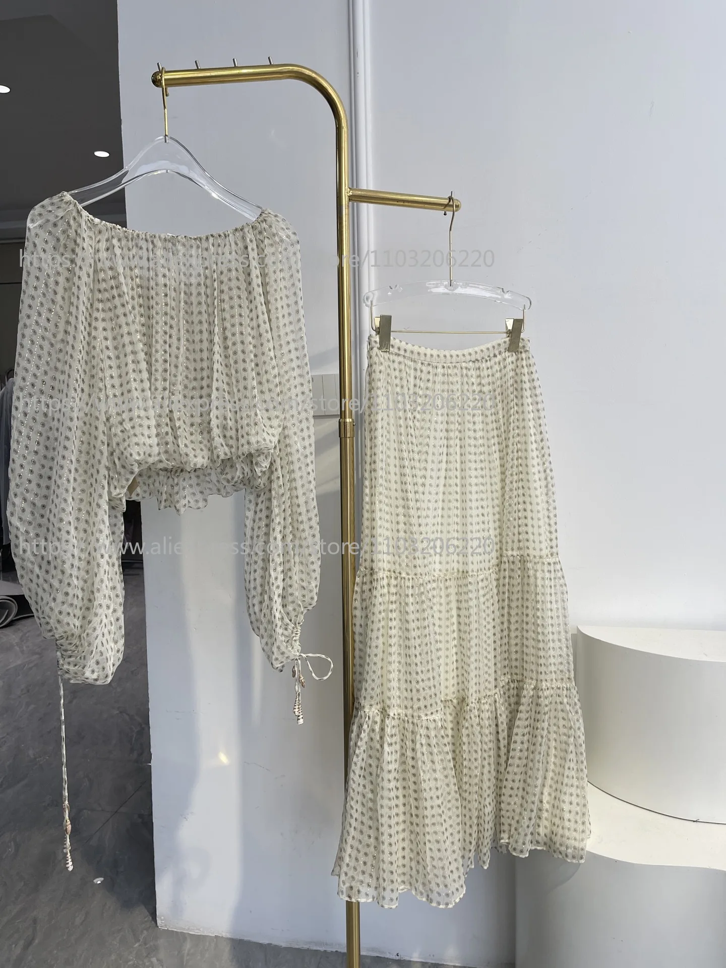 

Комплект: блузка с длинным рукавом и юбка миди с принтом «белые точки», новый дизайн 2026