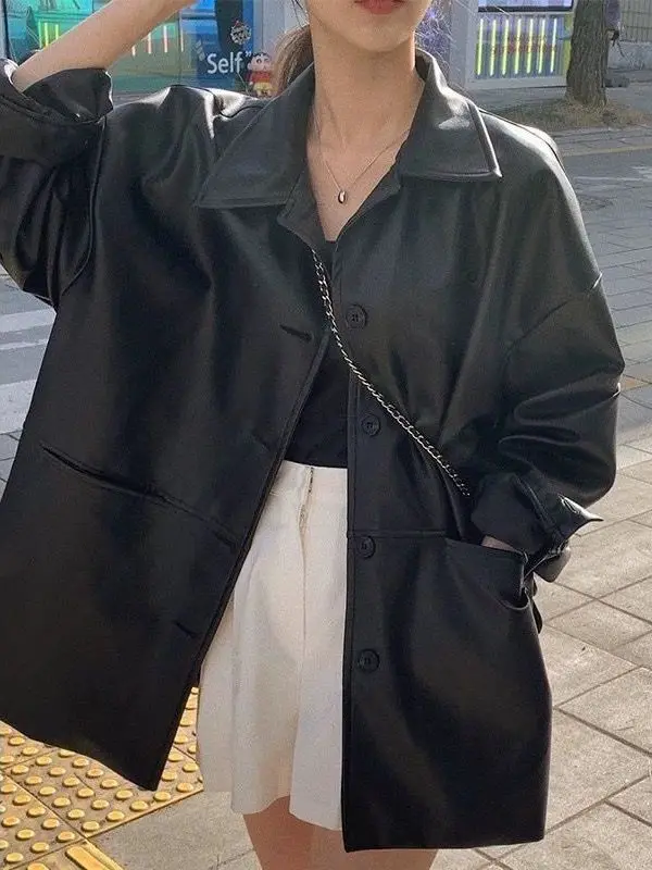 เสื้อคลุมหนัง PU สไตล์ชิคสำหรับฤดูใบไม้ร่วง แขนยาว คอปก ทรงหลวม สวมใส่สบาย เหมาะสำหรับเดินทางและแฟชั่น