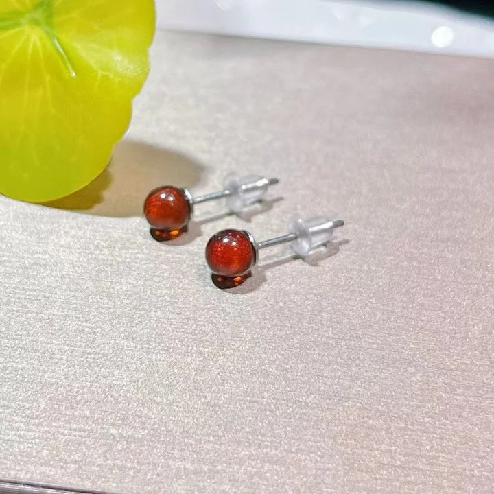 

Certificated Minimalist 925 Silver 5-6mm Natural Baltic Blood Amber Ear Stud Trendy Fashion Hypoallergenic Genderless Jewelry