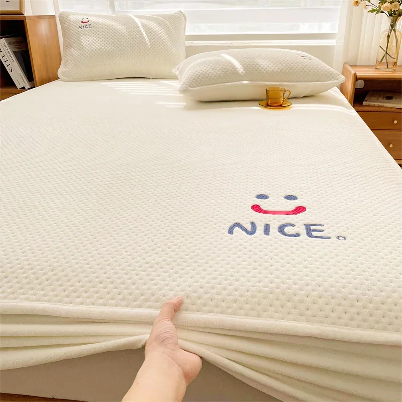 1PC Thickened Quilted Mattress Cover Queen/King Size Solid Colored Embroidery Milk Velvet Fitted Sheet 침대커버 Mattress Protector