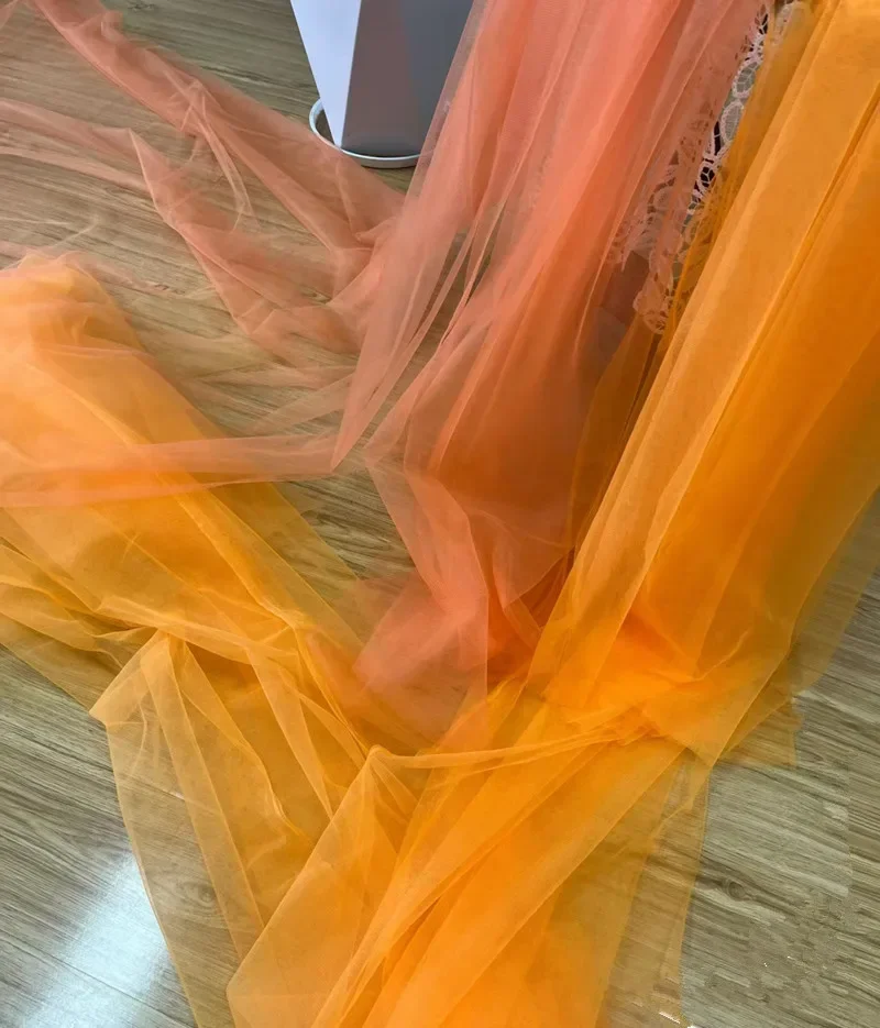 

Оранжевая сетчатая ткань средней твердости, сшитая с пушистой юбкой по краю, украшение «сделай сам», свадебный фон, неэластичная марля