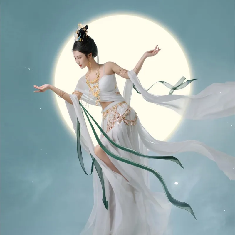 女性のドレス国民風ダンスパフォーマンスの特徴写真エキゾチックな大人の服