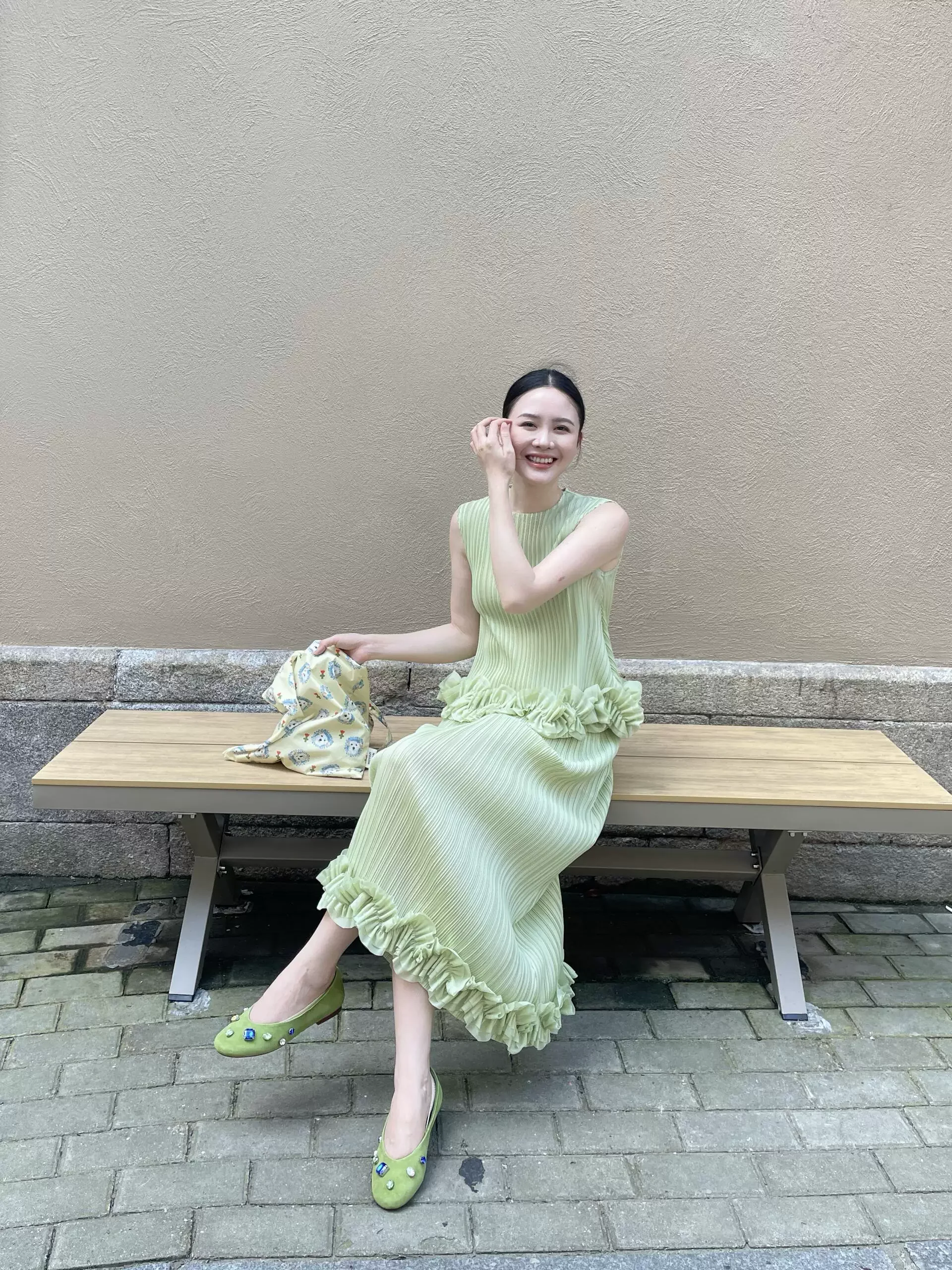 HOT  SELLING Miyake pleated fresh green French gentle style sleeveless top and lace midi skirt two-piece set IN  STOCK