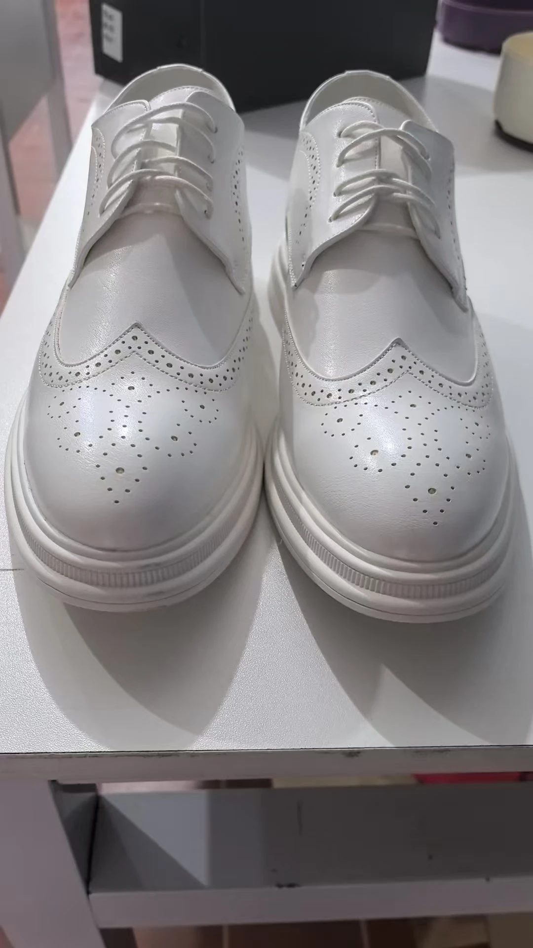 Brogue-Schuhe für Herren, weißes Lackleder, 6 cm, versteckte Höhenerhöhung, Einlegesohlen, formelle Kleidung, lässige Oxfords für Hochzeit, Business – Detail 6