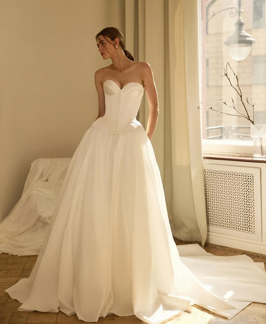 

Elegant Boho A Line Strapless Satin Wedding Dresses for Bride Long Bridal Gowns for Women