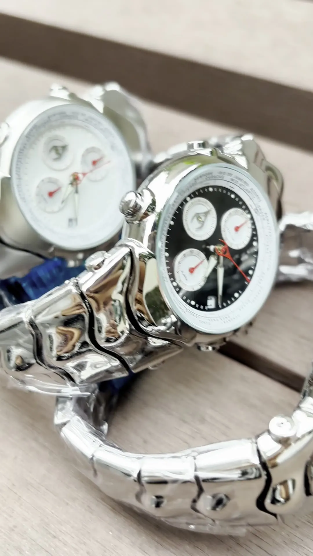 Рисунок 2 - Винтажные часы Y2K Millennium специальной формы