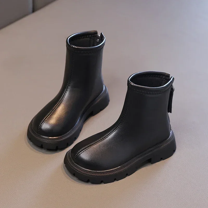 Botas curtas de estilo britânico para crianças, macias e confortáveis, antiescorregadias, sapatos versáteis para meninos e meninas, nova moda, outono e inverno, 2024