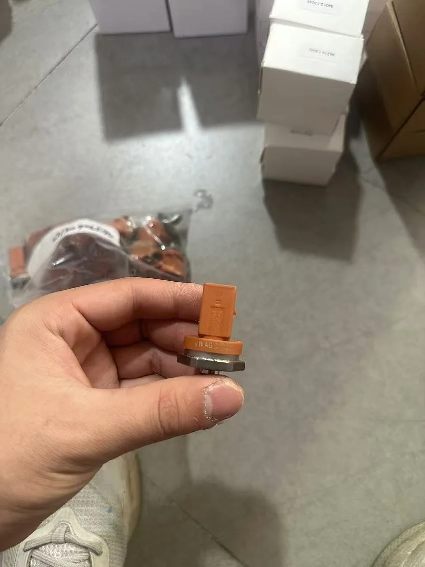 

Датчик давления топлива (5 шт.) 0261545051 06J906051D для Audi A3, A4, A5, Seat, VW Jetta, Passat, Volkswagen Tiguan